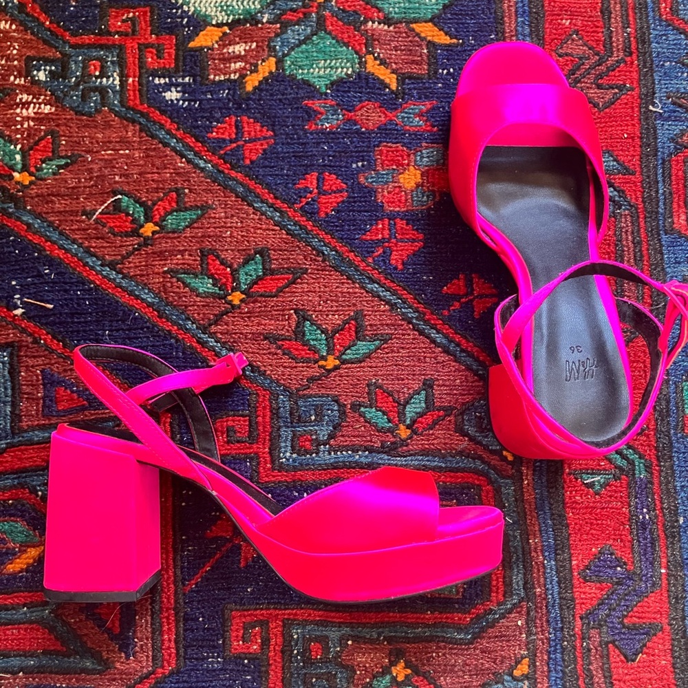 Size 6 H&M Hot Pink Pumps